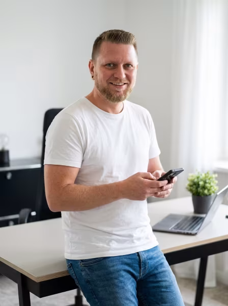 Webdesigner aus Hamburg bei der Erstellung moderner Websites für Unternehmen und Selbstständige